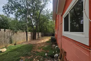 1015 S Welch St, Denton, TX 76201 - Photo 3