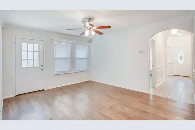 6414 Valleybrooke Court, Arlington, TX 76001 - Photo 3