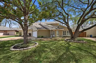 3718 Wooded Creek Dr, Farmers Branch, TX 75244 - Photo 5