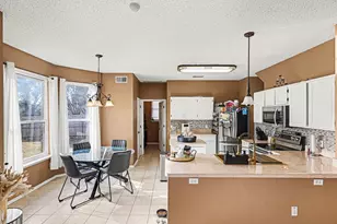 6715 Canyon Creek Dr, Arlington, TX 76001 - Photo 5