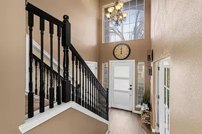 6715 Canyon Creek Drive, Arlington, TX 76001 - Photo 3