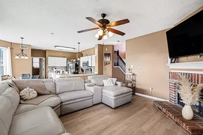 6715 Canyon Creek Drive, Arlington, TX 76001 - Photo 3