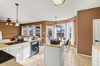 6715 Canyon Creek Drive, Arlington, TX 76001 - Photo 7