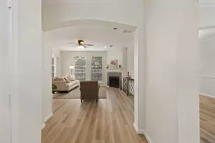 2136 Newport Dr, Flower Mound, TX 75028 - Photo 5