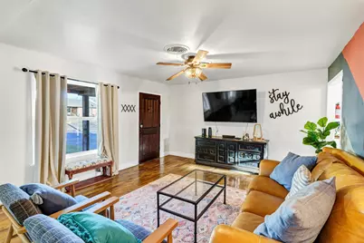 212 N Crockett Street, Granbury, TX 76048 - Photo 9