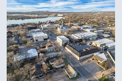 212 N Crockett Street, Granbury, TX 76048 - Photo 31