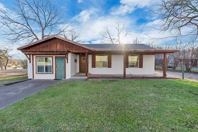 212 N Crockett Street, Granbury, TX 76048 - Photo 1