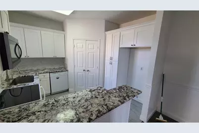 2707 Stratford Court, Euless, TX 76039 - Photo 9