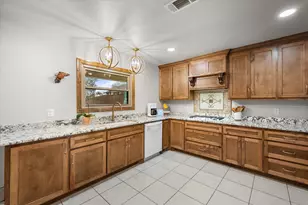 300 W College Ave, Alvarado, TX 76009 - Photo 15