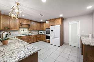 300 W College Ave, Alvarado, TX 76009 - Photo 11