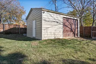 300 W College Ave, Alvarado, TX 76009 - Photo 33