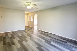 1026 Brookshire Cir, Garland, TX 75043 - Photo 5