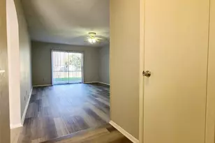 1026 Brookshire Cir, Garland, TX 75043 - Photo 3