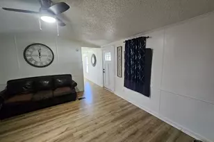 5714 Shoreline Cir S, Fort Worth, TX 76119 - Photo 5