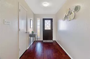 2048 Waterfield Ct, Grand Prairie, TX 75052 - Photo 5