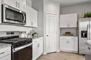 917 Boll Weevil Dr, Cleburne, TX 76031 - Photo 5