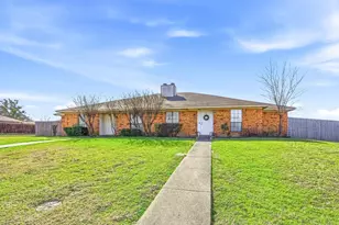 412 Amber Ln, DeSoto, TX 75115 - Photo 1