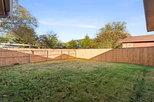 8629 Baumgarten Dr, Dallas, TX 75228 - Photo 31