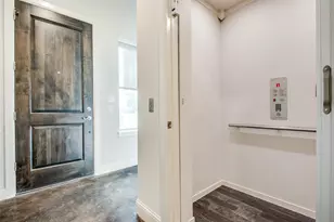 101 Decker Ct, Irving, TX 75062 - Photo 5