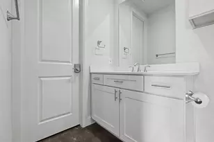 101 Decker Ct, Irving, TX 75062 - Photo 9