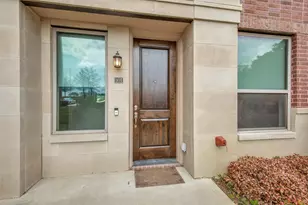 101 Decker Ct, Irving, TX 75062 - Photo 3