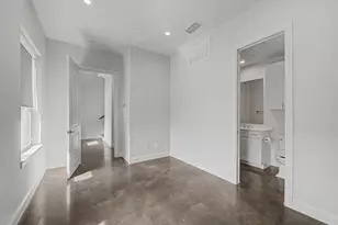 101 Decker Ct, Irving, TX 75062 - Photo 7