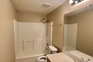 875 Shoal Creek Dr, Arlington, TX 76001 - Photo 17