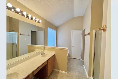 875 Shoal Creek Drive, Arlington, TX 76001 - Photo 11