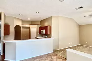 875 Shoal Creek Dr, Arlington, TX 76001 - Photo 3