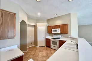 875 Shoal Creek Dr, Arlington, TX 76001 - Photo 5