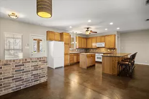 211 Turner Cir, Granbury, TX 76048 - Photo 9