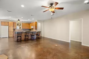 211 Turner Cir, Granbury, TX 76048 - Photo 5