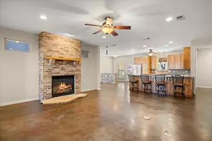 211 Turner Cir, Granbury, TX 76048 - Photo 3