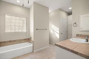 211 Turner Cir, Granbury, TX 76048 - Photo 15