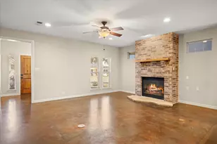 211 Turner Cir, Granbury, TX 76048 - Photo 5