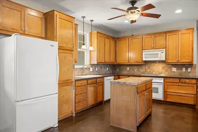 211 Turner Circle, Granbury, TX 76048 - Photo 11