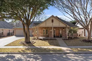 211 Turner Cir, Granbury, TX 76048 - Photo 3