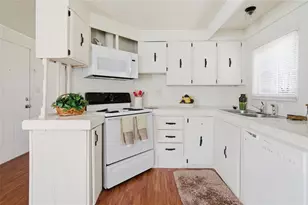 1329 Fox Hollow Ct, Pelican Bay, TX 76020 - Photo 15