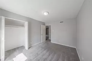 714 Woodlawn Ln, Grand Prairie, TX 75052 - Photo 15