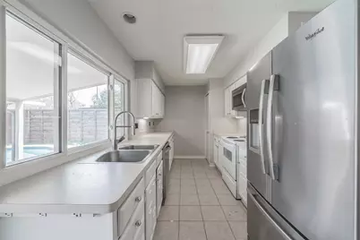 714 Woodlawn Lane, Grand Prairie, TX 75052 - Photo 9