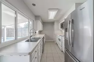 714 Woodlawn Ln, Grand Prairie, TX 75052 - Photo 9