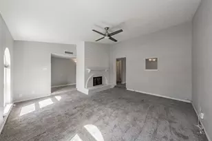 714 Woodlawn Ln, Grand Prairie, TX 75052 - Photo 5