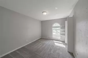 714 Woodlawn Ln, Grand Prairie, TX 75052 - Photo 13