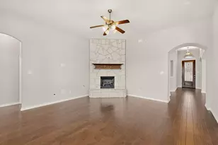 909 Foxtail Dr, Mansfield, TX 76063 - Photo 5