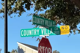 2801 Country Villa Cir, Carrollton, TX 75006 - Photo 3