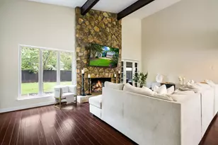 12208 Treeview Ln, Farmers Branch, TX 75234 - Photo 5