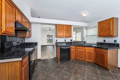 709 Raywood Drive, Grand Prairie, TX 75052 - Photo 5