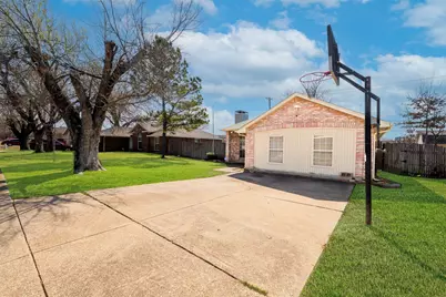 709 Raywood Drive, Grand Prairie, TX 75052 - Photo 19