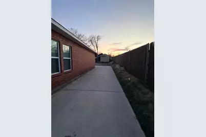 3827 Biglow Drive, Dallas, TX 75216 - Photo 11