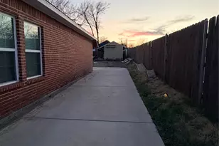 3827 Biglow Dr, Dallas, TX 75216 - Photo 11